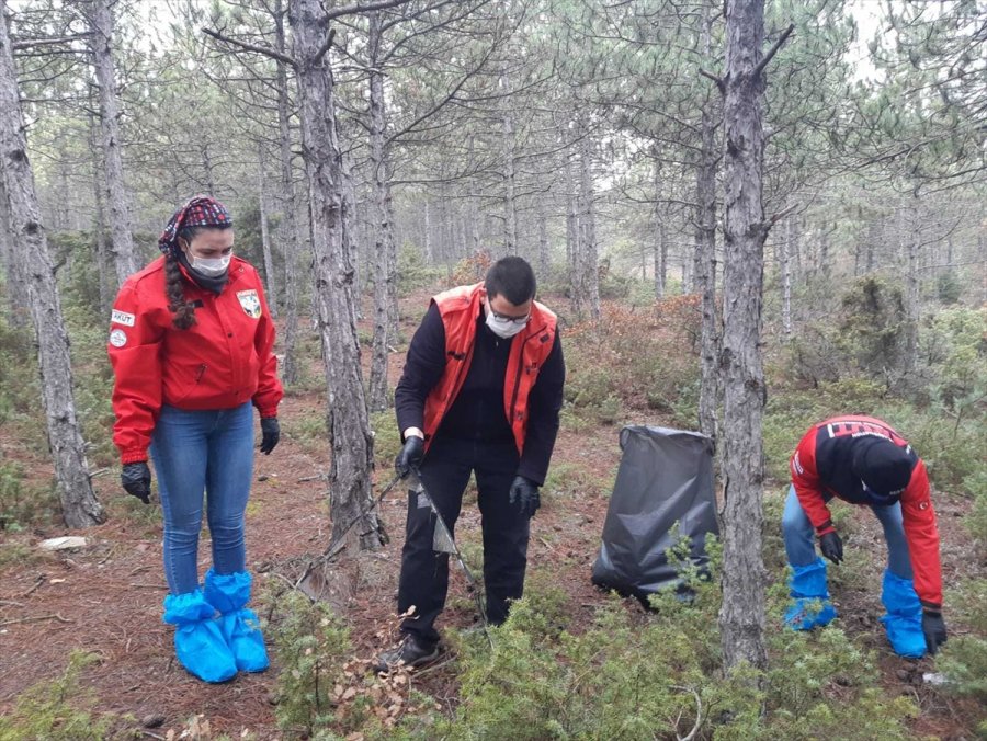 Eskişehir'de Ormanlık Alandan 50 Çuval Çöp Toplandı