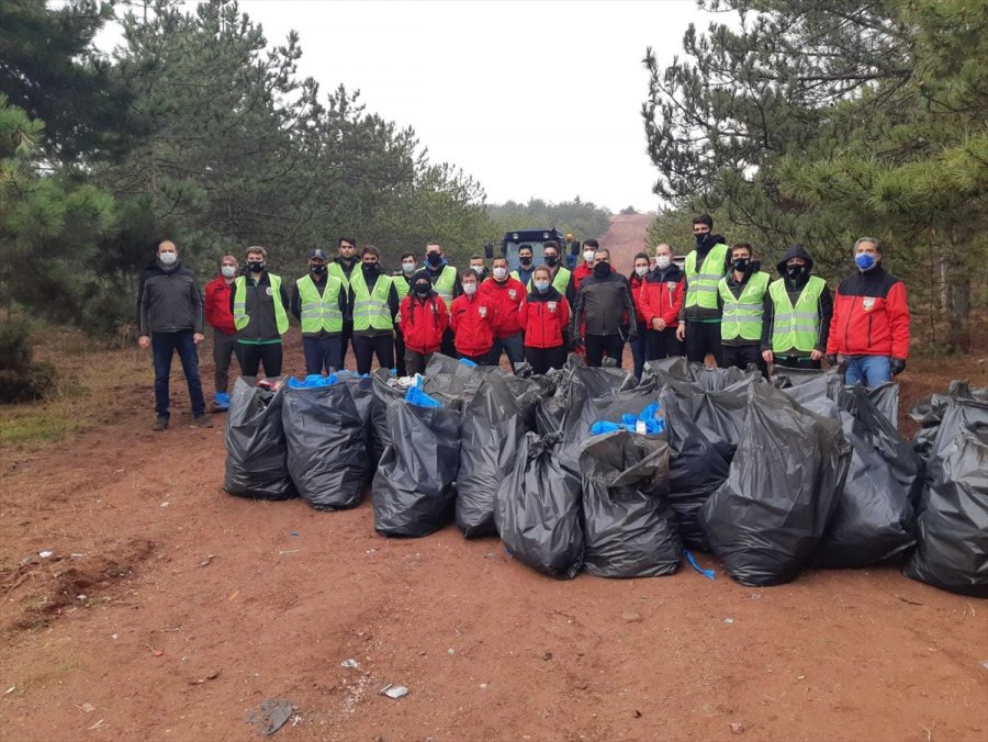 Eskişehir'de Ormanlık Alandan 50 Çuval Çöp Toplandı