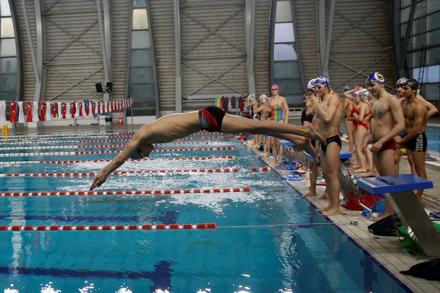 Kariyerine 38 Türkiye Rekoru Sığdıran Milli Yüzücü, Gözünü Olimpiyatlara Çevirdi