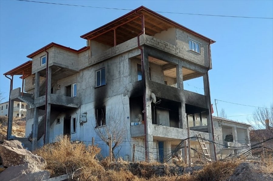Kayseri'de Bir Evde Çıkan Yangın Söndürüldü