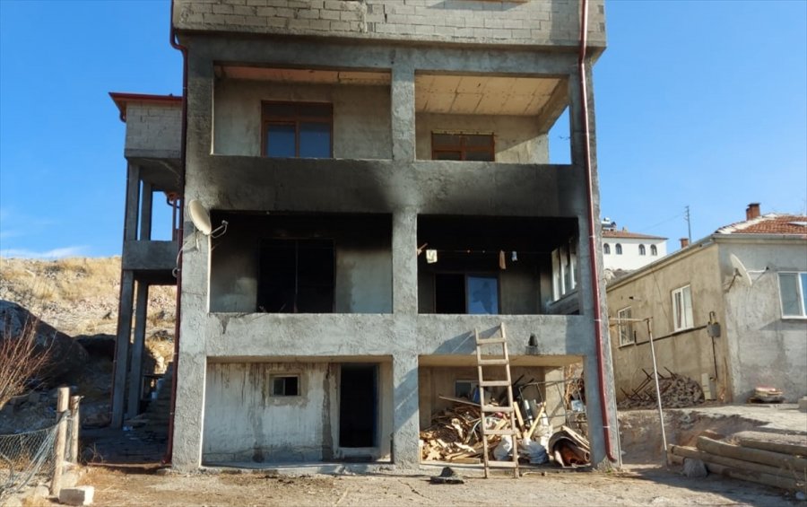 Kayseri'de Bir Evde Çıkan Yangın Söndürüldü