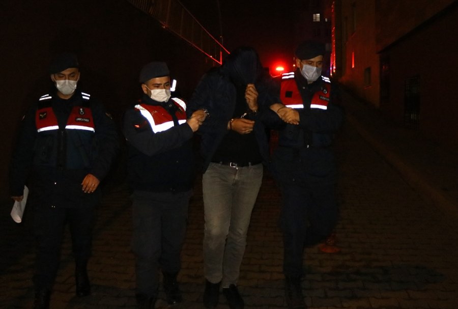 Kayseri'de Taksi Tabelasına Gizlenmiş Uyuşturucu Ele Geçirildi