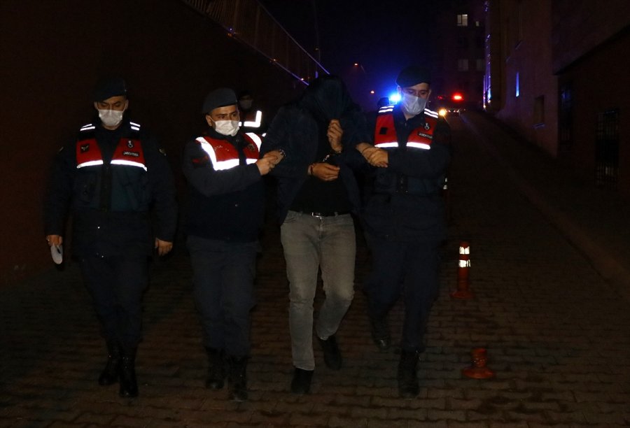 Kayseri'de Taksi Tabelasına Gizlenmiş Uyuşturucu Ele Geçirildi