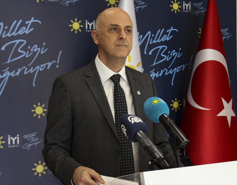 İyi Partili Ümit Özlale'den 