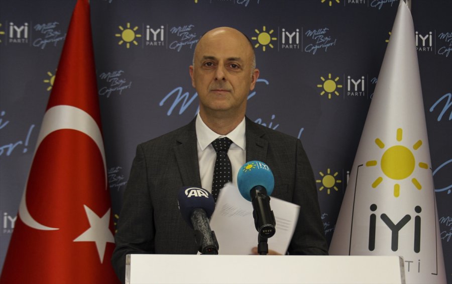 İyi Partili Ümit Özlale'den 