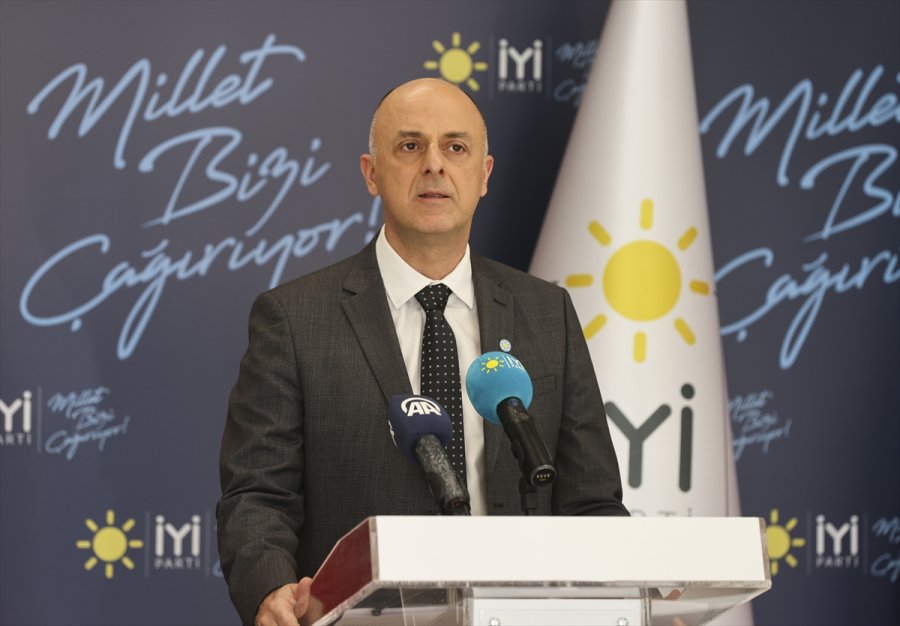 İyi Partili Ümit Özlale'den 