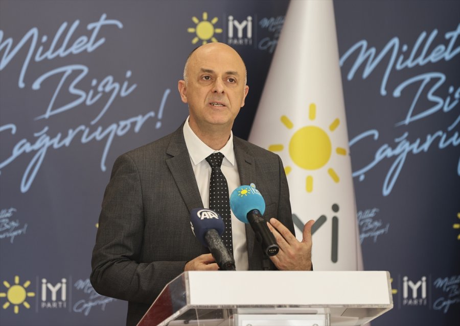 İyi Partili Ümit Özlale'den 