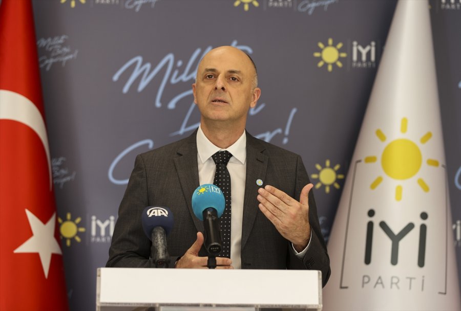 İyi Partili Ümit Özlale'den 
