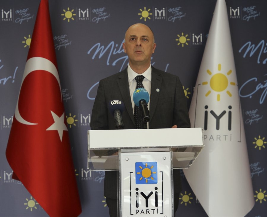 İyi Partili Ümit Özlale'den 