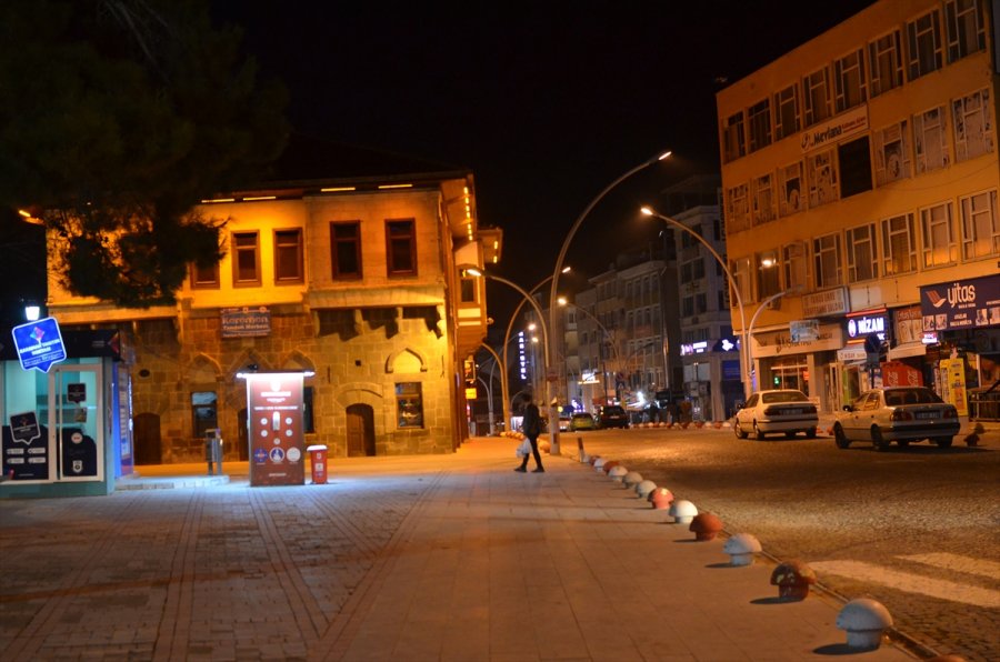 Konya, Karaman, Aksaray Ve Afyonkarahisar'da Sokağa Çıkma Kısıtlaması Sessizliği