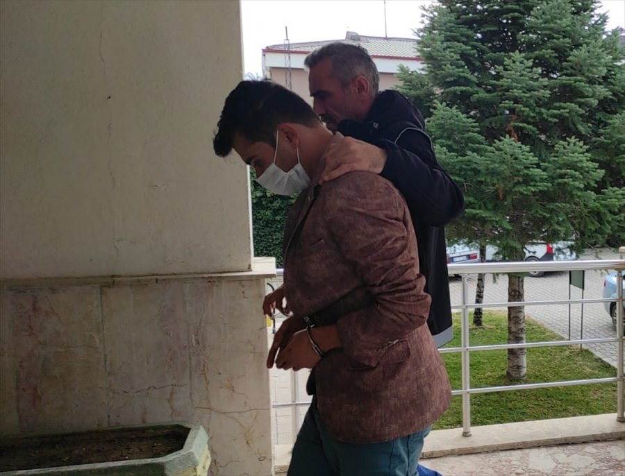 Konya'da Bıçakla Tehdit Ettiği Kadının Parasını Gasbeden Şüpheli Tutuklandı