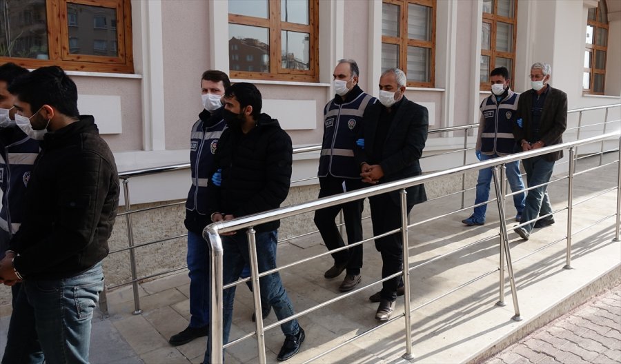 Konya'da Telefonla Dolandırıcılık Yaptıkları İddiasıyla 5 Zanlı Yakalandı