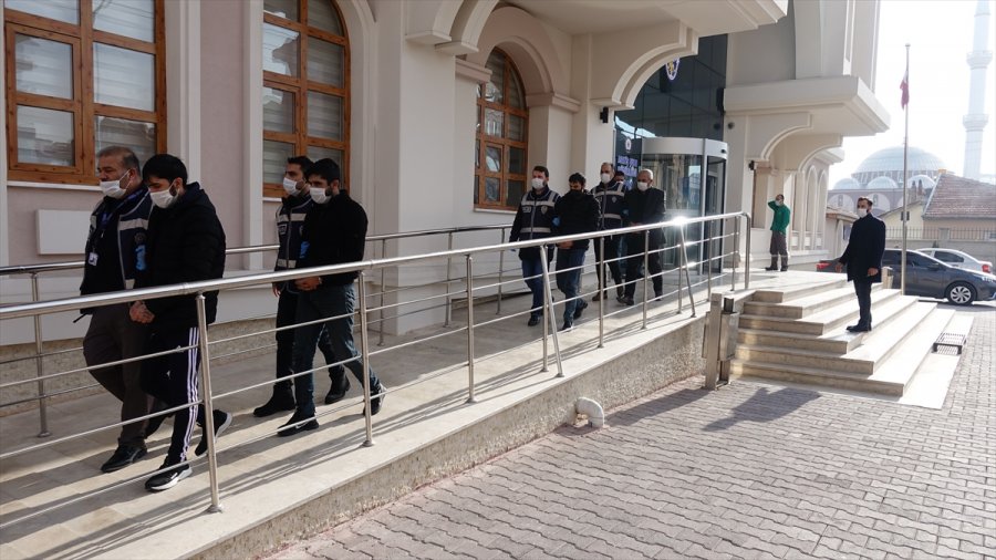 Konya'da Telefonla Dolandırıcılık Yaptıkları İddiasıyla 5 Zanlı Yakalandı