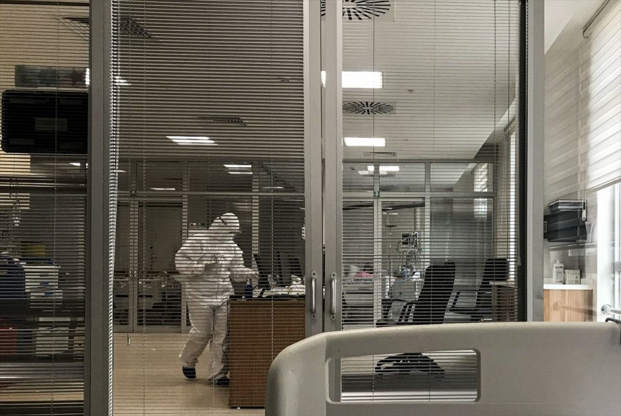 Kovid-19'u Yenen Aa Foto Muhabiri Aydoğan 26 Günlük Tedavi Sürecini Çektiği Fotoğraflarla Anlattı