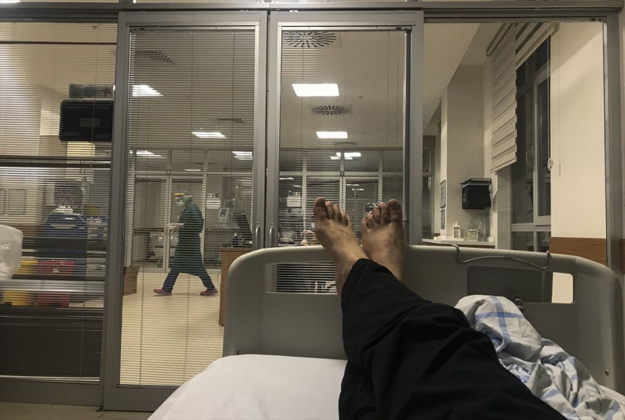 Kovid-19'u Yenen Aa Foto Muhabiri Aydoğan 26 Günlük Tedavi Sürecini Çektiği Fotoğraflarla Anlattı