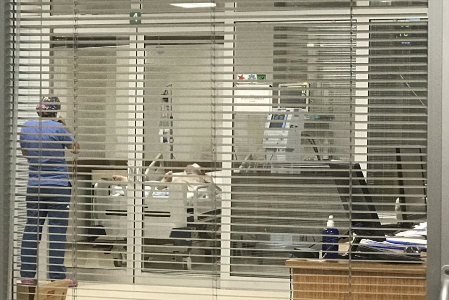 Kovid-19'u Yenen Aa Foto Muhabiri Aydoğan 26 Günlük Tedavi Sürecini Çektiği Fotoğraflarla Anlattı