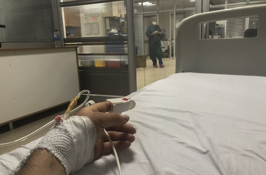 Kovid-19'u Yenen Aa Foto Muhabiri Aydoğan 26 Günlük Tedavi Sürecini Çektiği Fotoğraflarla Anlattı