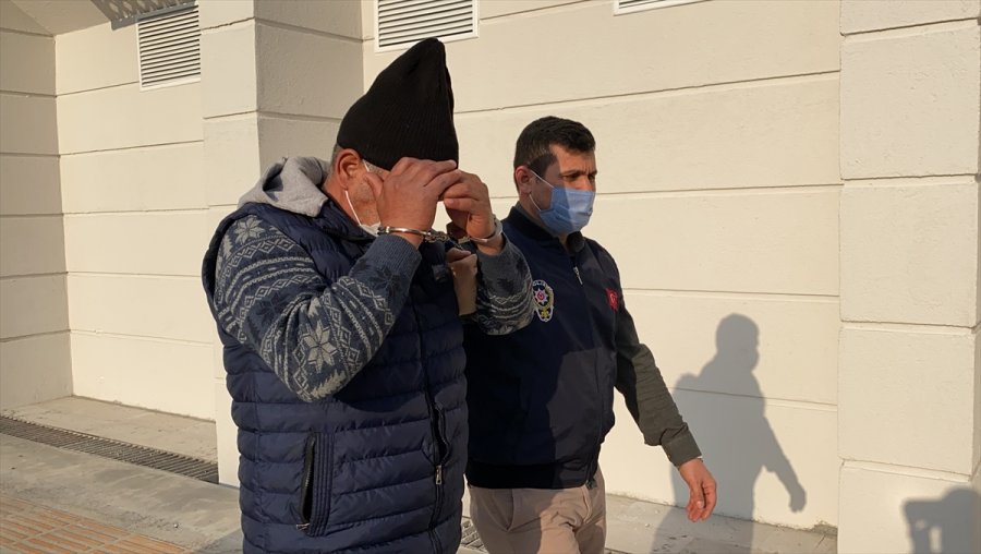 Mersin'de Kadının Cep Telefonunun Yankesicilik Yöntemiyle Çalınması Güvenlik Kamerasında