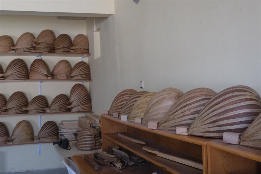 Mut'ta Bağlama Yapım Atölyesi Açıldı
