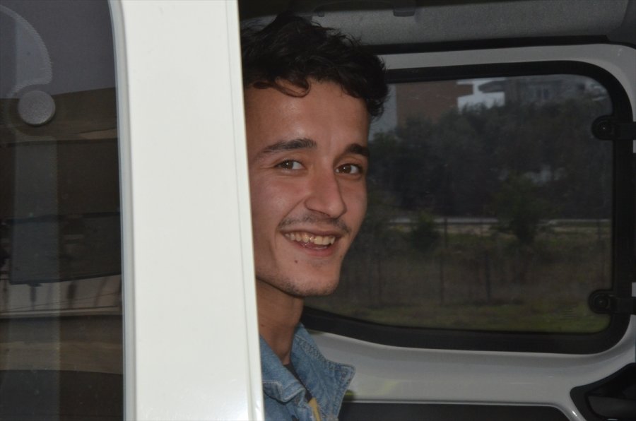 Antalya'da Kovid-19 Tedbirlerine Uymayan Ve Drift Yapan Ehliyetsiz Sürücüye Ceza