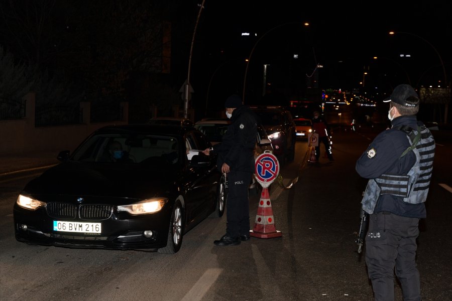 İhh'dan Başkentte Görev Başındaki Polislere Çorba Ve Çay İkramı