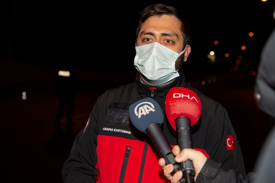 İhh'dan Başkentte Görev Başındaki Polislere Çorba Ve Çay İkramı