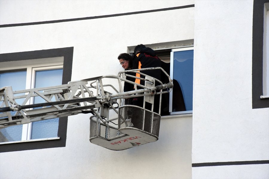 Kayseri'de Kocası Tarafından Darbedilip Evin Odasına Kilitlenen Kadın Kurtarıldı