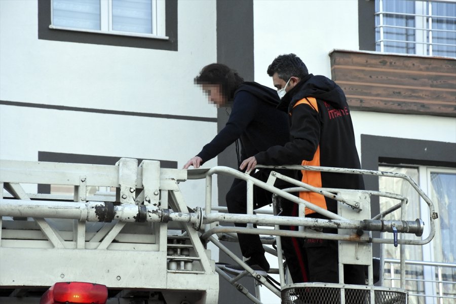 Kayseri'de Kocası Tarafından Darbedilip Evin Odasına Kilitlenen Kadın Kurtarıldı