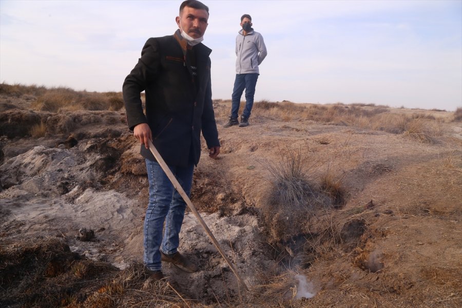 Konya'da Kuruyan Göl Yatağındaki Yanan Toprak Şaşırtıyor