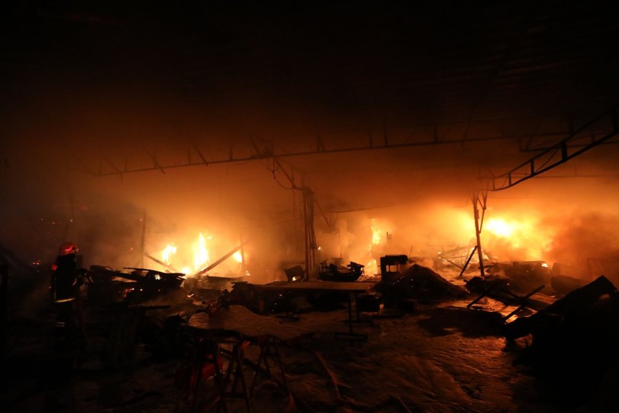 Mersin'de Kereste Atölyesinde Çıkan Yangın Söndürüldü