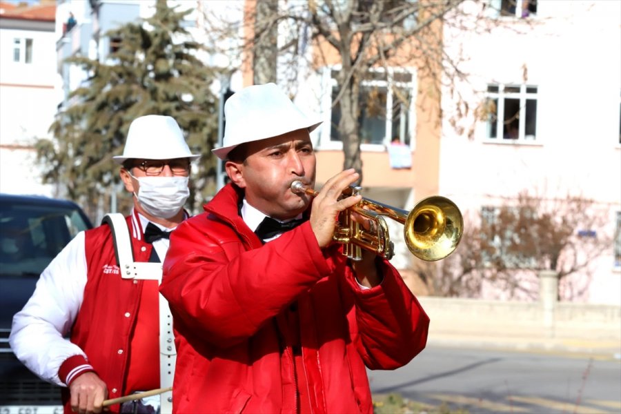 Aksaray Belediyesi Bando Takımından Evde Kalan Vatandaşlara Moral Konseri