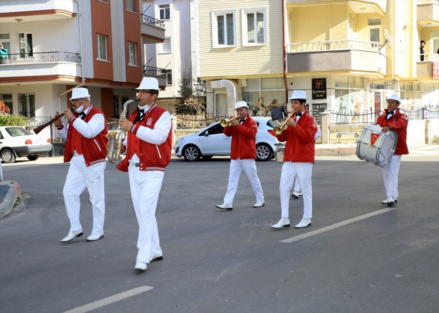 Aksaray Belediyesi Bando Takımından Evde Kalan Vatandaşlara Moral Konseri