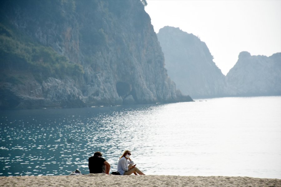 Alanya'da Sahiller Turistlere Kaldı