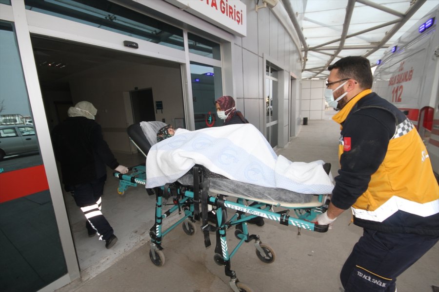 Konya'da Parlayan Sobadan Odaya Dolan Dumandan Etkilenen Nine Hastaneye Kaldırıldı