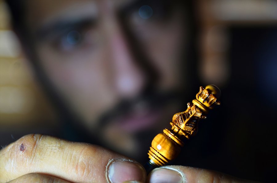 Konyalı Nakkaş Hayal Ettiği Motifleri Tespihlere Aşkla İşliyor