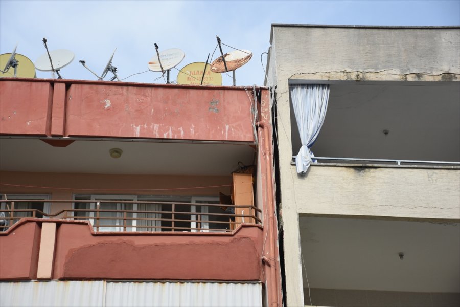 Alanya'da Yıkılma Riski Bulunan 5 Katlı Bina Boşaltıldı