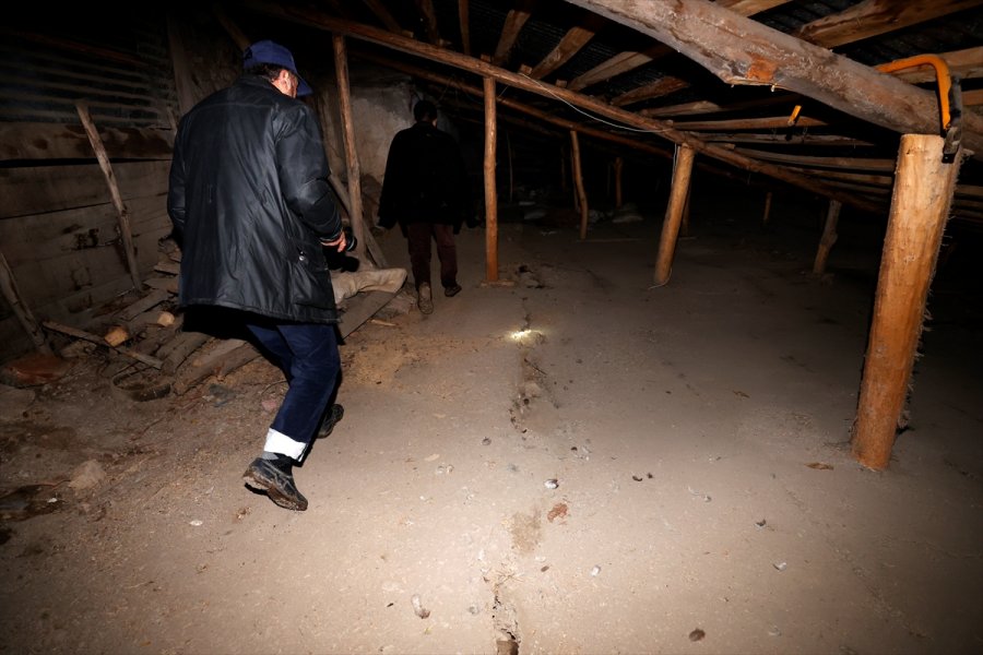 Ankara'nın Kalecik İlçesinde 4,5 Büyüklüğündeki Deprem Sonrası İncelemeler Sürüyor