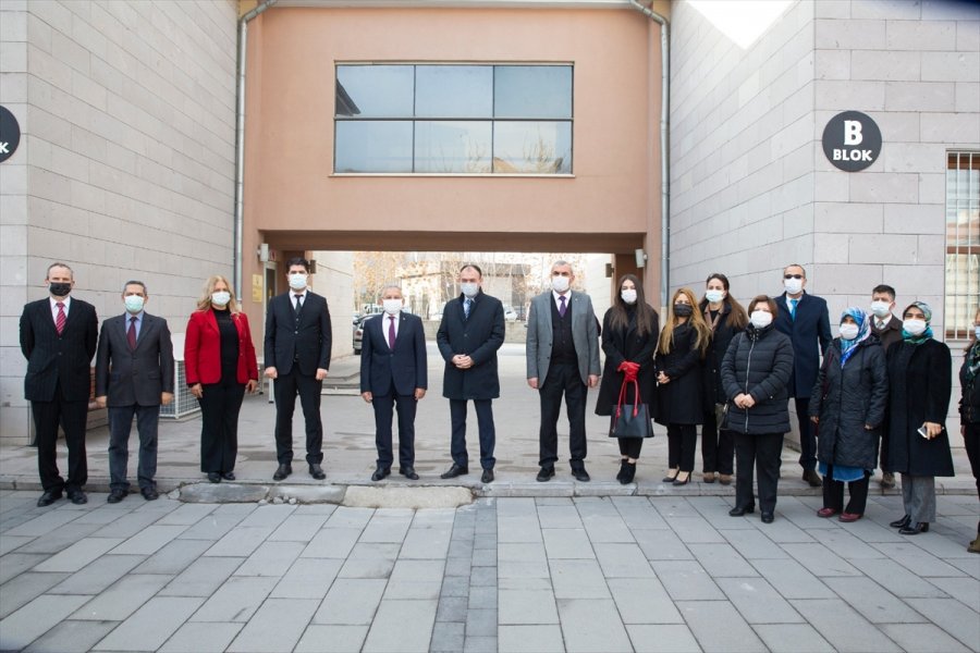Büyükkılıç Ve Çandıroğlu, Öğretmenlerle İstiklal Marşı'nı Okudu
