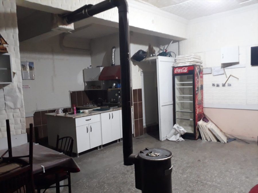 Çubuk'ta Kapalı Olması Gereken Kahvehanede Kumar Oynayan Kişilere Para Cezası