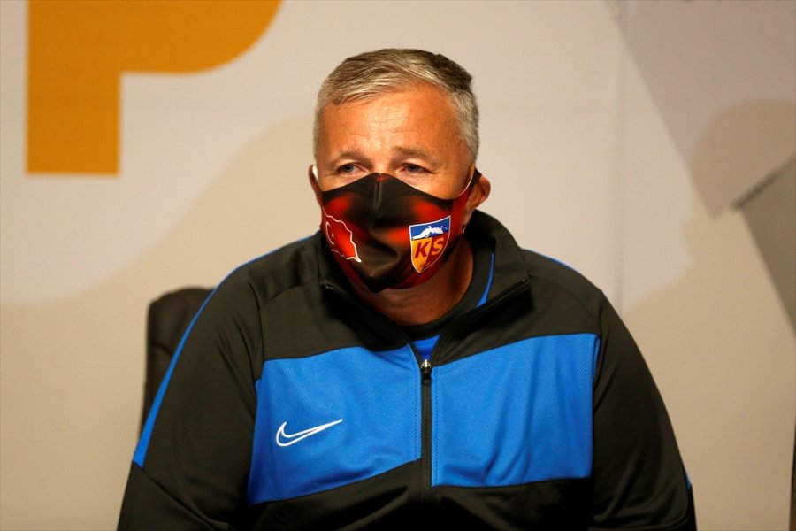 Kayserispor, Teknik Direktör Dan Petrescu İçin İmza Töreni Düzenledi