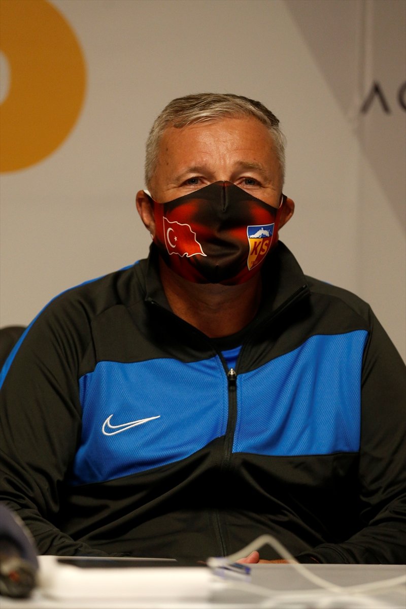 Kayserispor, Teknik Direktör Dan Petrescu İçin İmza Töreni Düzenledi