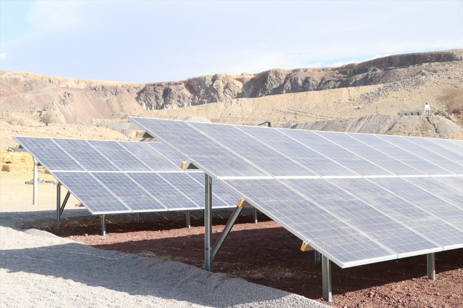 Niğde'de Bor Belediyesince Kurulan Güneş Enerjisi Santrali Elektrik Üretimine Başladı