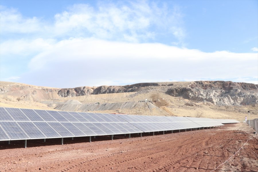 Niğde'de Bor Belediyesince Kurulan Güneş Enerjisi Santrali Elektrik Üretimine Başladı