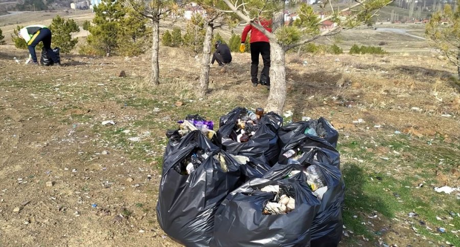 Seydişehirli Bisikletçiler, Piknik Alanında Çöp Topladı