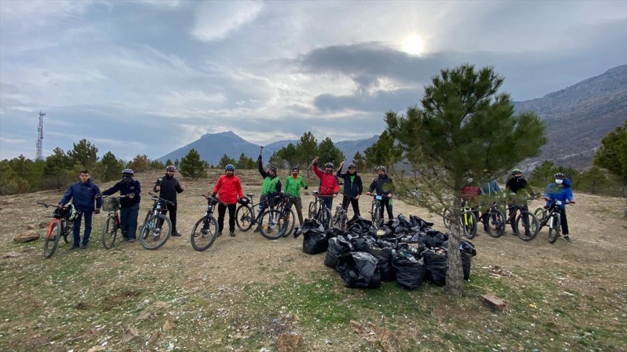Seydişehirli Bisikletçiler, Piknik Alanında Çöp Topladı