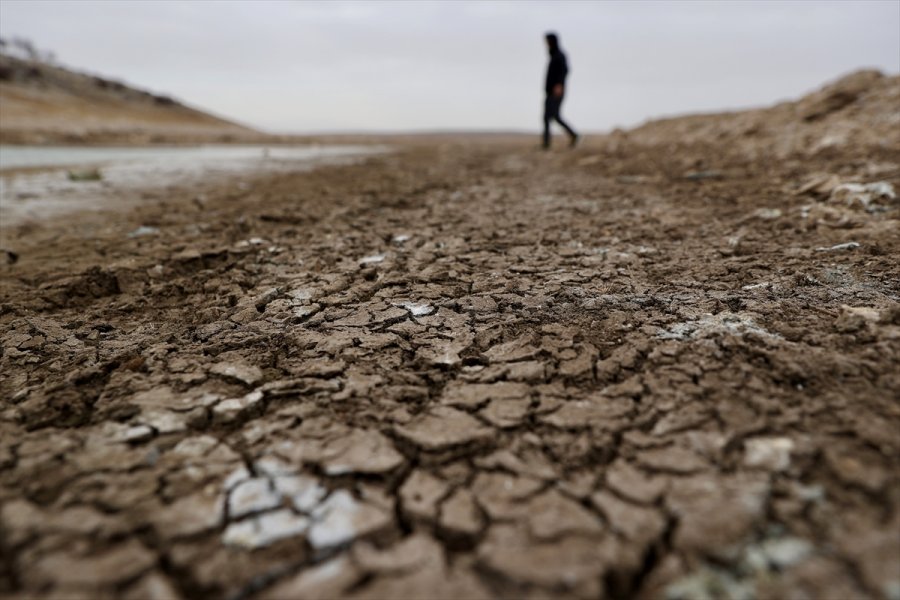 Suları Çekilen May Barajı, Kuraklığın Boyutunu Gözler Önüne Seriyor