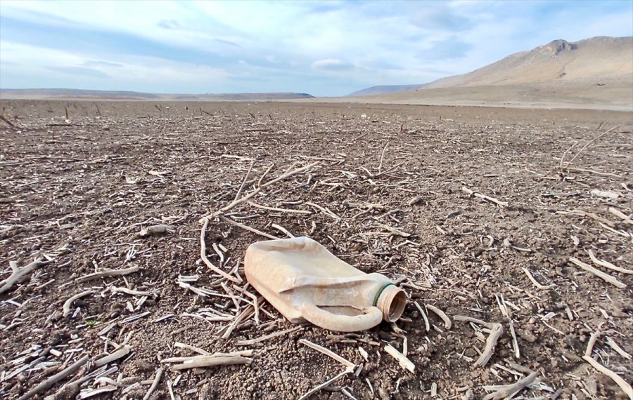 Suları Çekilen May Barajı, Kuraklığın Boyutunu Gözler Önüne Seriyor
