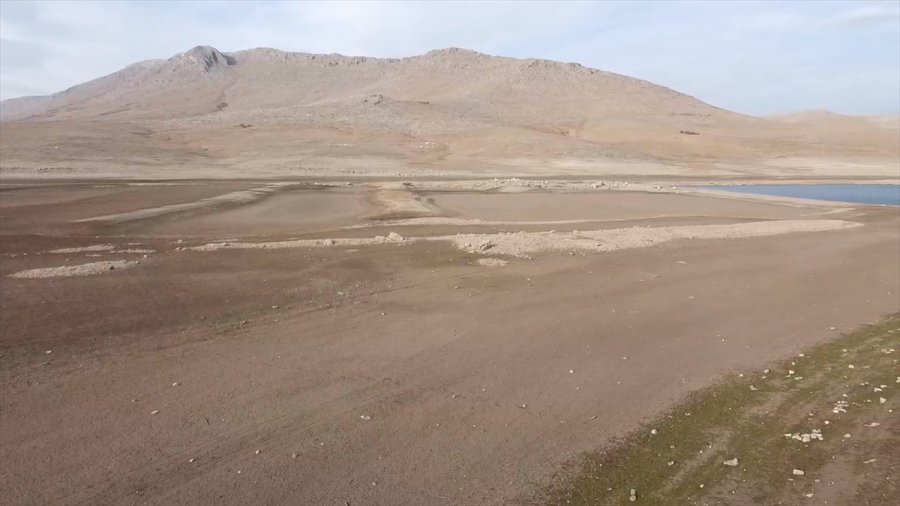 Suları Çekilen May Barajı, Kuraklığın Boyutunu Gözler Önüne Seriyor