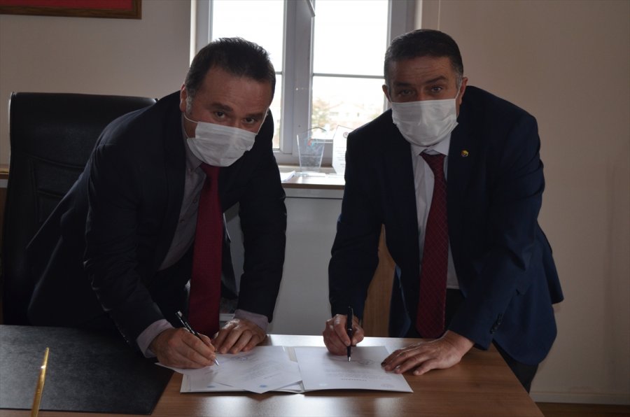 Tobb, İhtiyaç Sahibi Öğrenciler İçin Ilgın'a Tablet Gönderdi