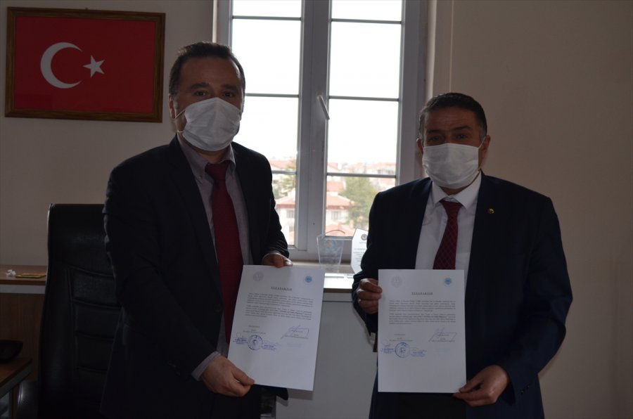 Tobb, İhtiyaç Sahibi Öğrenciler İçin Ilgın'a Tablet Gönderdi